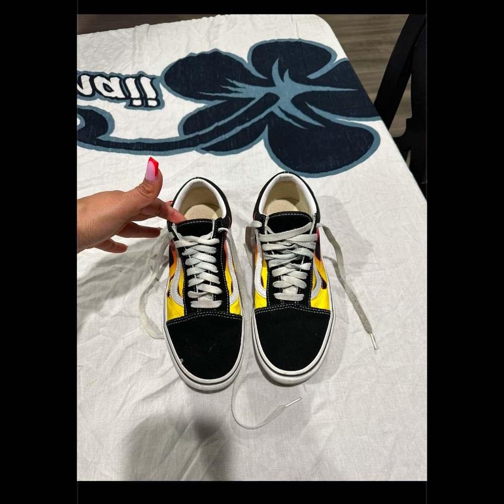 Vans ñ Yellow and Black Sneakers